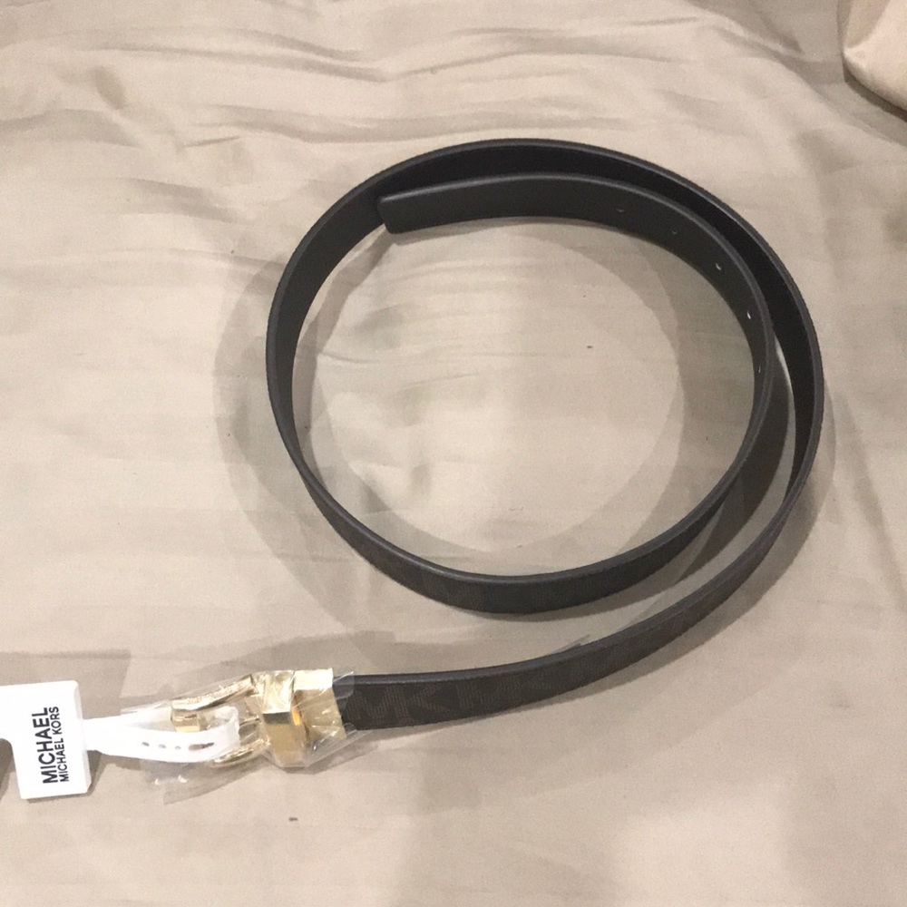 Michael Kors Reversible Belt - Picture 2 of 4